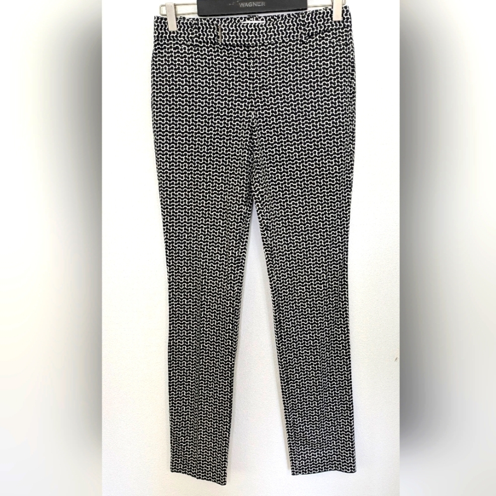 Calvin Klein EUC Stretchy Pants Women’s Sz 0 Black and White Geometric Slacks